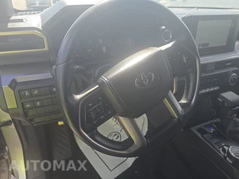 2025 Toyota 4Runner SR5 - miniatura 10