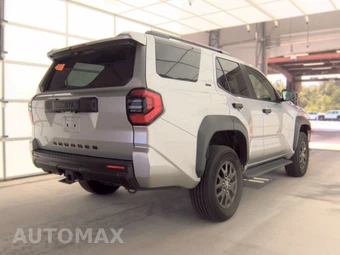 2025 Toyota 4Runner SR5 - miniatura 4