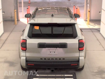 2025 Toyota 4Runner SR5 - miniatura 5