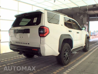 2025 Toyota 4Runner SR5 - miniatura 4