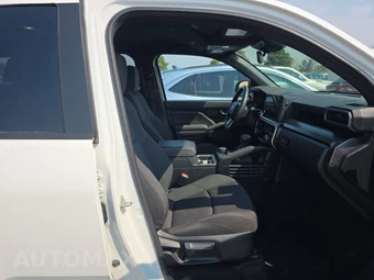 2025 Toyota 4Runner SR5 - miniatura 8