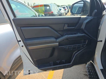 2025 Toyota 4Runner SR5 - miniatura 9