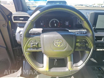 2025 Toyota 4Runner SR5 - miniatura 10