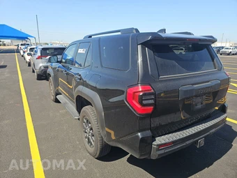 2025 Toyota 4Runner SR5 - miniatura 6