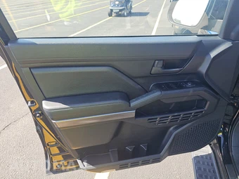 2025 Toyota 4Runner SR5 - miniatura 9
