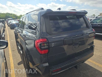 2025 Toyota 4Runner SR5 - miniatura 6