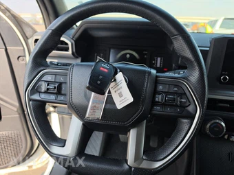 2025 Toyota 4Runner SR5 - miniatura 10