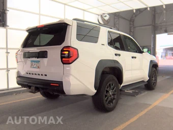 2025 Toyota 4Runner SR5 - miniatura 4