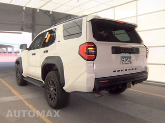 2025 Toyota 4Runner SR5 - miniatura 6