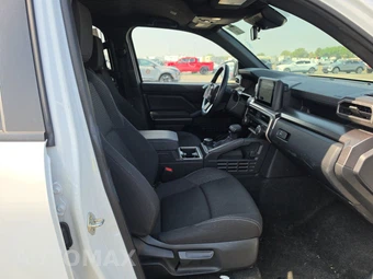 2025 Toyota 4Runner SR5 - miniatura 8