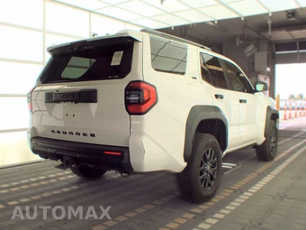 2025 Toyota 4Runner SR5 - miniatura 4