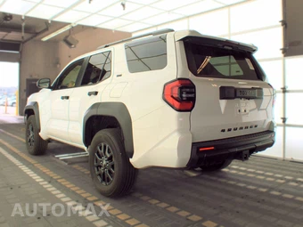 2025 Toyota 4Runner SR5 - miniatura 6