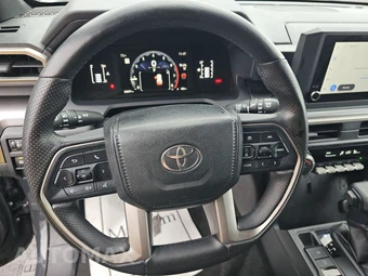 2025 Toyota 4Runner SR5 - miniatura 10