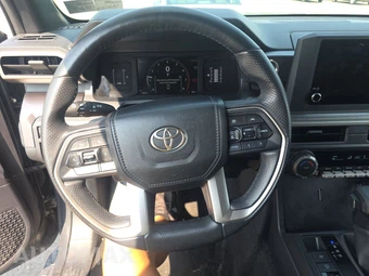 2025 Toyota 4Runner SR5 - miniatura 10