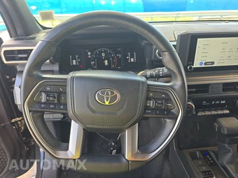 2025 Toyota 4Runner SR5 - miniatura 10