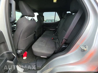 2025 Toyota 4Runner SR5 - miniatura 13
