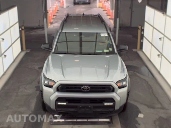 2025 Toyota 4Runner SR5 - miniatura 2