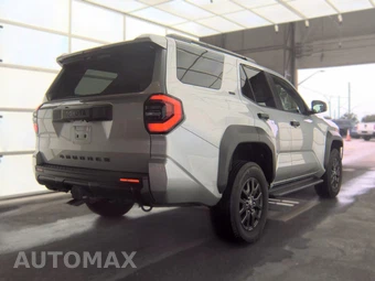 2025 Toyota 4Runner SR5 - miniatura 4