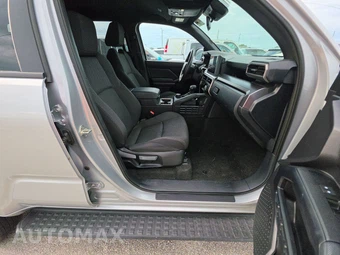 2025 Toyota 4Runner SR5 - miniatura 8