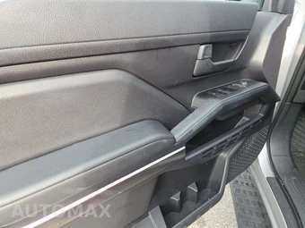 2025 Toyota 4Runner SR5 - miniatura 9
