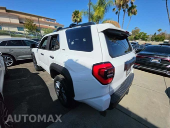 2025 Toyota 4Runner SR5 - miniatura 2