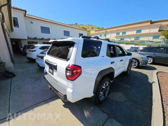 2025 Toyota 4Runner SR5 - miniatura 3