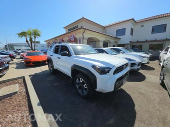 2025 Toyota 4Runner SR5 - miniatura 4