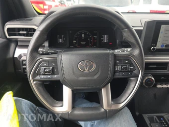 2025 Toyota 4Runner SR5 - miniatura 10