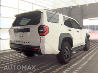 2025 Toyota 4Runner SR5 - miniatura 4