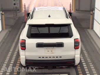 2025 Toyota 4Runner SR5 - miniatura 5
