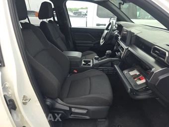 2025 Toyota 4Runner SR5 - miniatura 8
