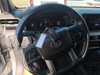 2025 Toyota 4Runner SR5 - miniatura 10