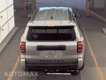 2025 Toyota 4Runner SR5 - miniatura 5