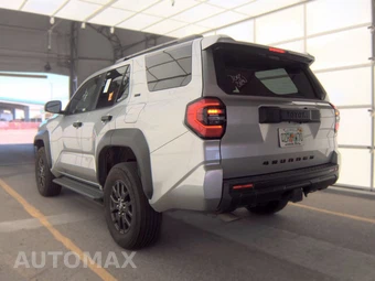 2025 Toyota 4Runner SR5 - miniatura 6