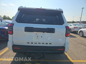 2025 Toyota 4Runner SR5 - miniatura 5