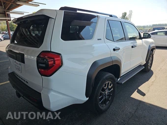 2025 Toyota 4Runner SR5 - miniatura 4