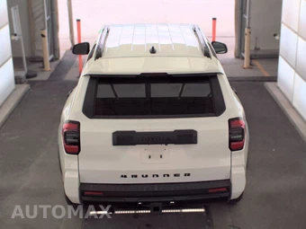 2025 Toyota 4Runner SR5 - miniatura 5