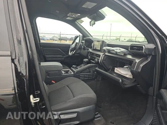 2025 Toyota 4Runner SR5 - miniatura 8