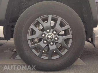 2025 Toyota 4Runner SR5 - miniatura 10