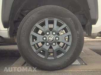 2025 Toyota 4Runner SR5 - miniatura 12