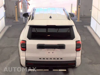 2025 Toyota 4Runner SR5 - miniatura 6