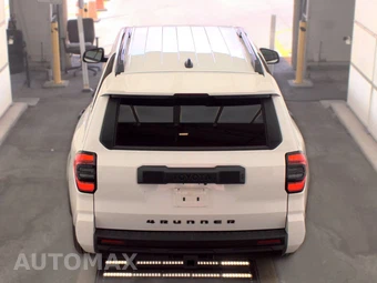2025 Toyota 4Runner SR5 - miniatura 5
