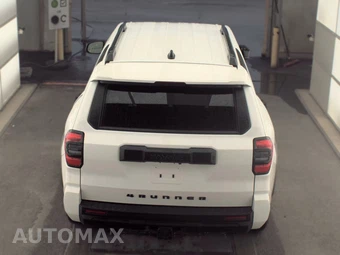 2025 Toyota 4Runner SR5 - miniatura 5