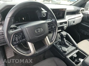 2025 Toyota 4Runner SR5 - miniatura 11