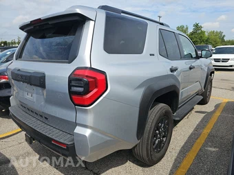 2025 Toyota 4Runner SR5 - miniatura 4