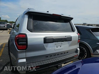 2025 Toyota 4Runner SR5 - miniatura 5