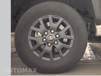 2025 Toyota 4Runner SR5 - miniatura 11