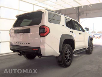 2025 Toyota 4Runner SR5 - miniatura 4