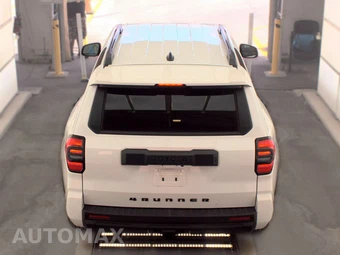 2025 Toyota 4Runner SR5 - miniatura 5