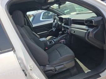 2025 Toyota 4Runner SR5 - miniatura 8